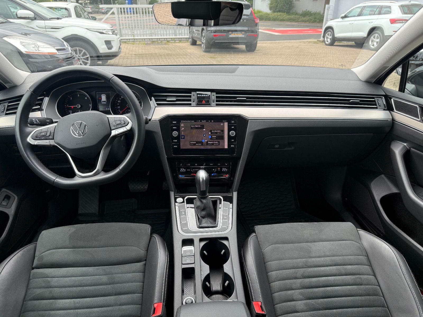 Fahrzeugabbildung Volkswagen Passat Variant Elegance **ACC** Automatik