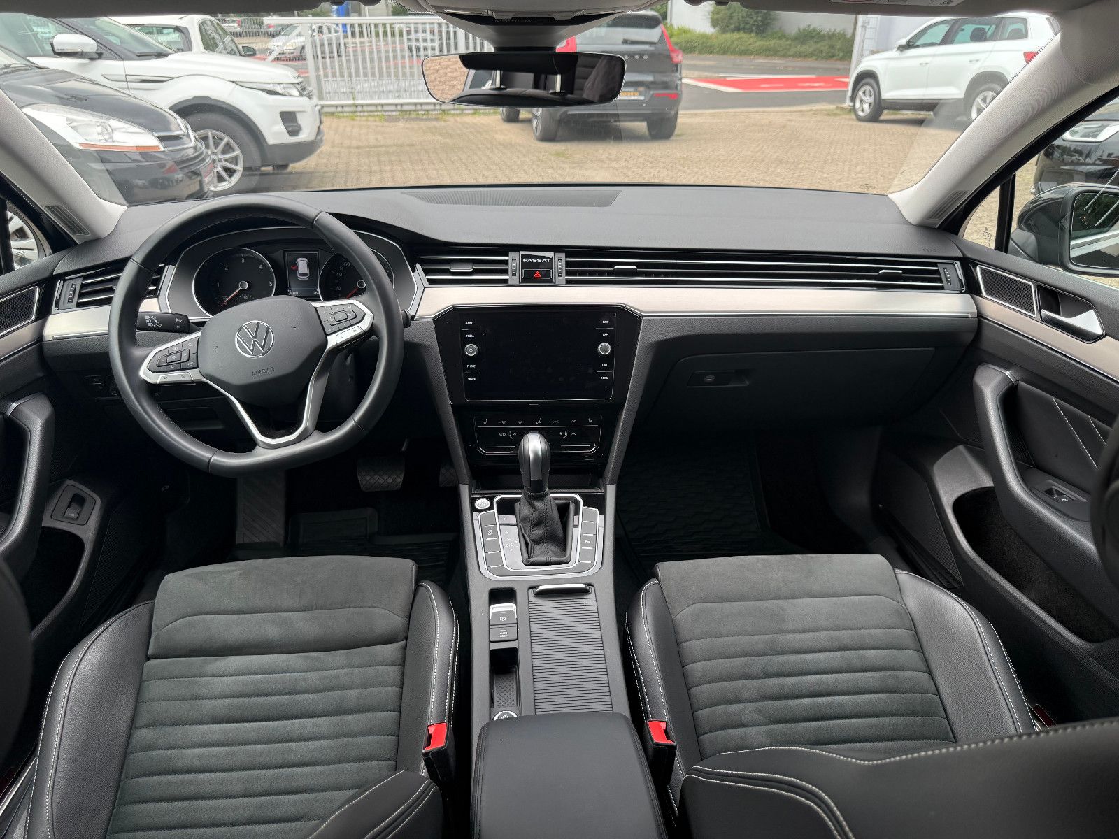 Fahrzeugabbildung Volkswagen Passat Variant Elegance **ACC** Automatik