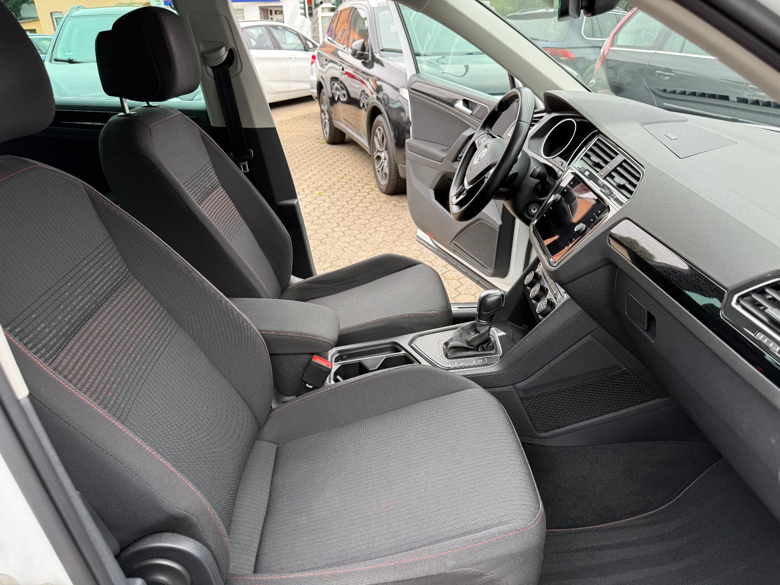Fahrzeugabbildung Volkswagen Tiguan Sound BMT/Start-Stopp DSG Automatik