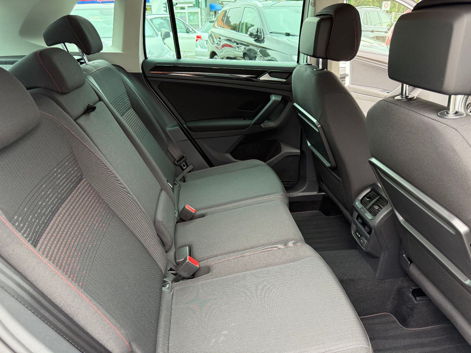 Fahrzeugabbildung Volkswagen Tiguan Sound BMT/Start-Stopp DSG Automatik