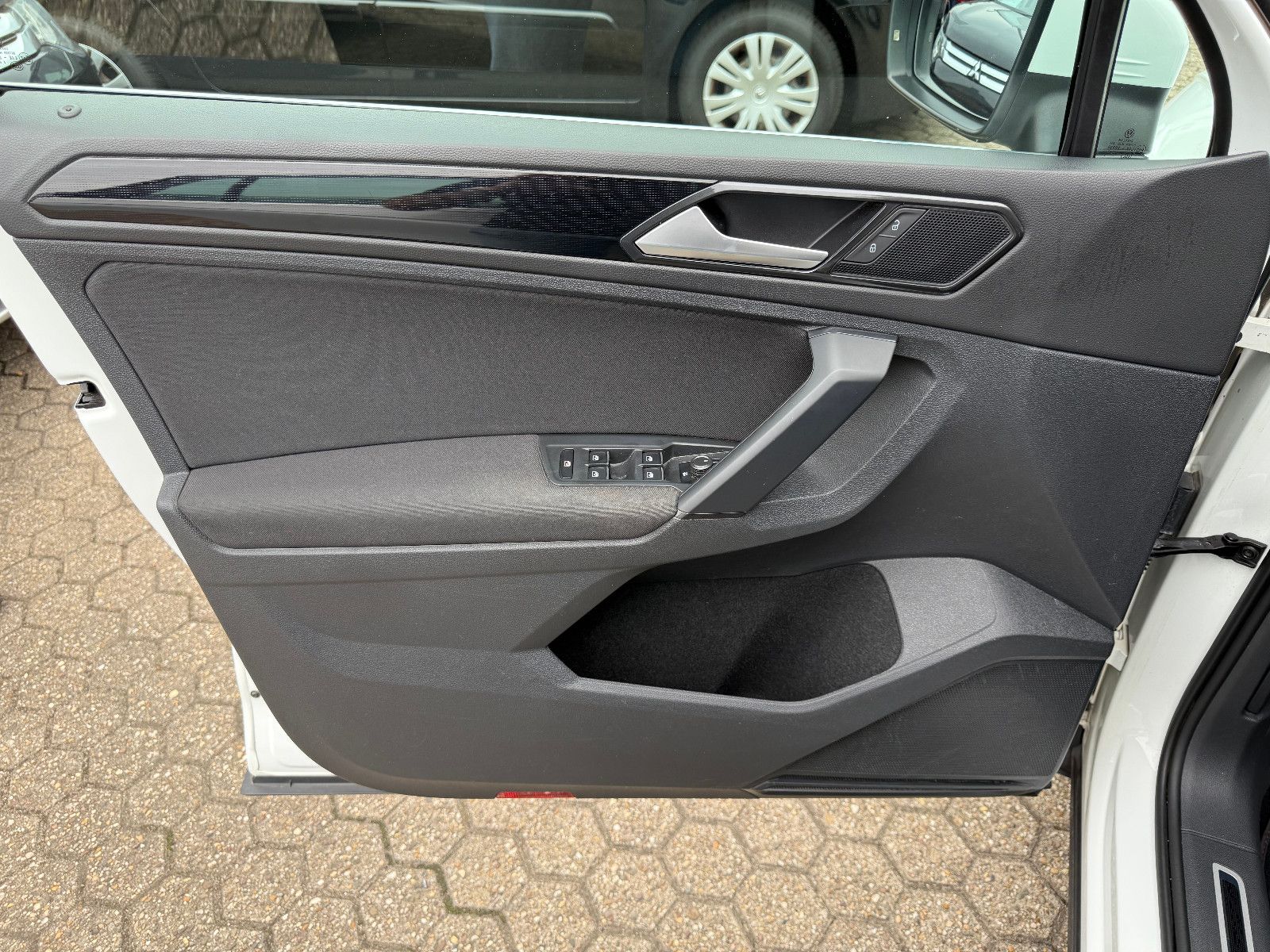 Fahrzeugabbildung Volkswagen Tiguan Sound BMT/Start-Stopp DSG Automatik