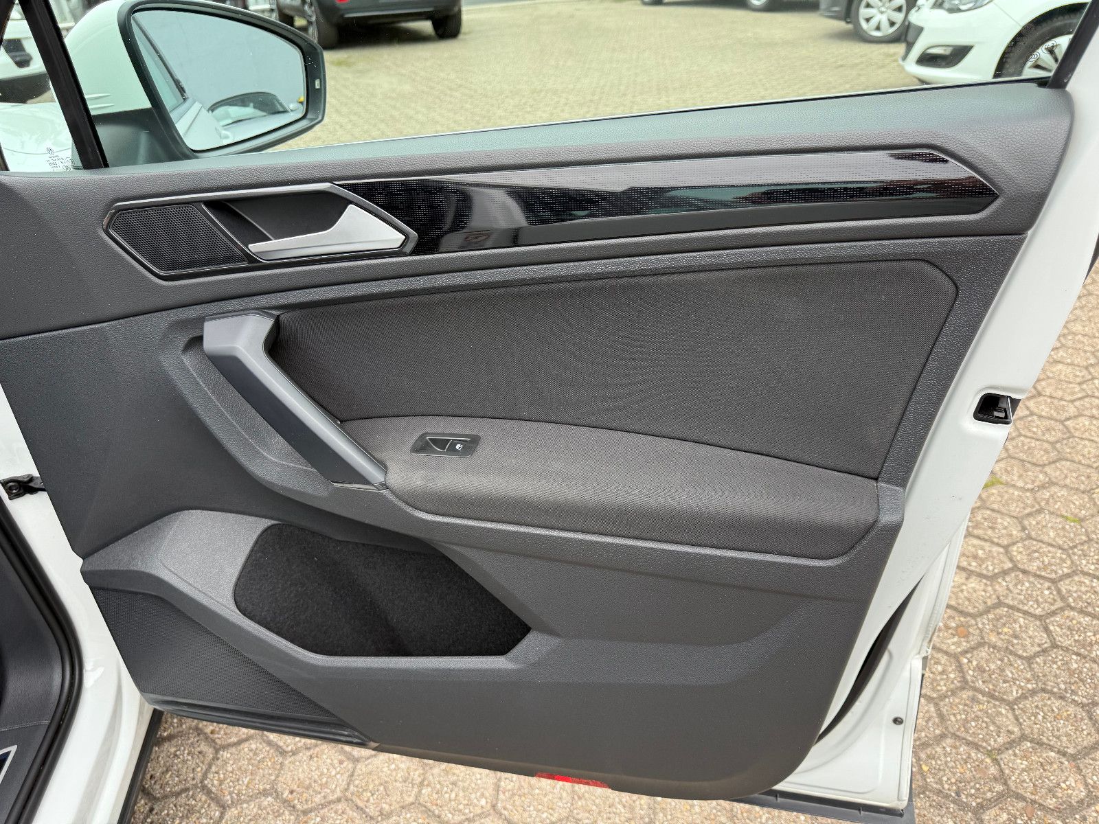 Fahrzeugabbildung Volkswagen Tiguan Sound BMT/Start-Stopp DSG Automatik