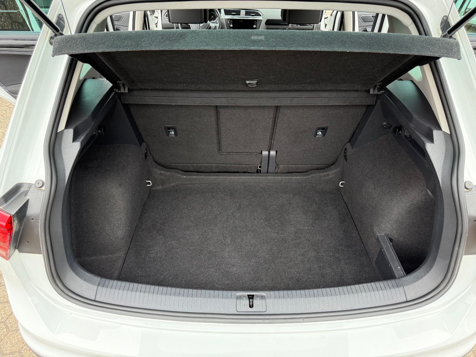 Fahrzeugabbildung Volkswagen Tiguan Sound BMT/Start-Stopp DSG Automatik