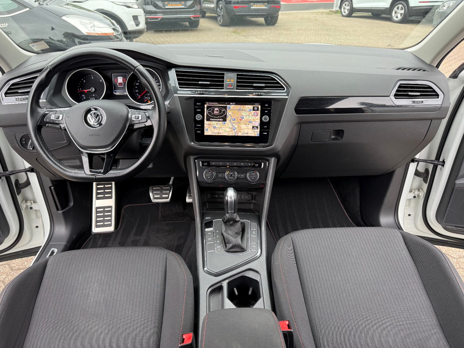 Fahrzeugabbildung Volkswagen Tiguan Sound BMT/Start-Stopp DSG Automatik