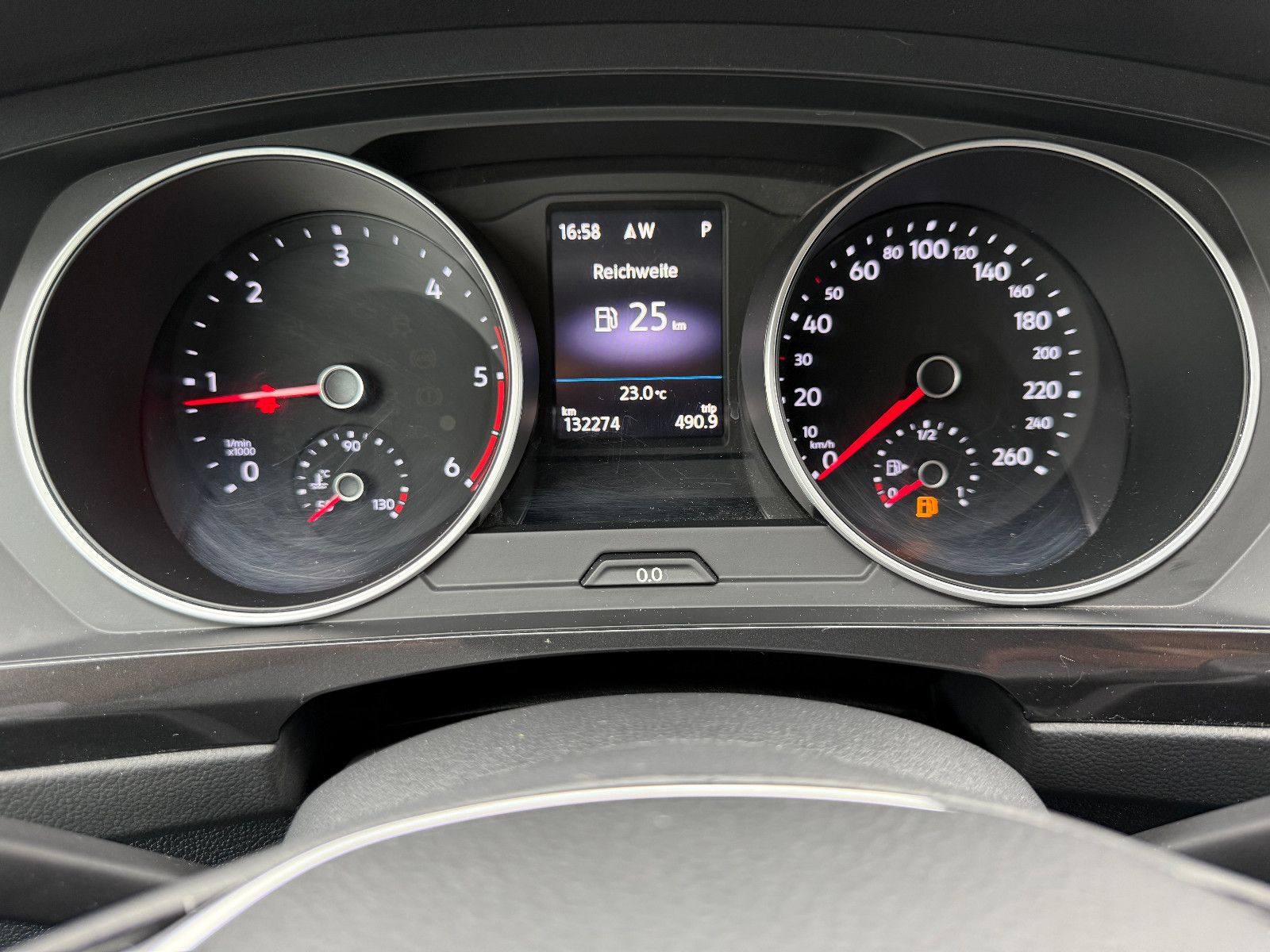 Fahrzeugabbildung Volkswagen Tiguan Sound BMT/Start-Stopp DSG Automatik