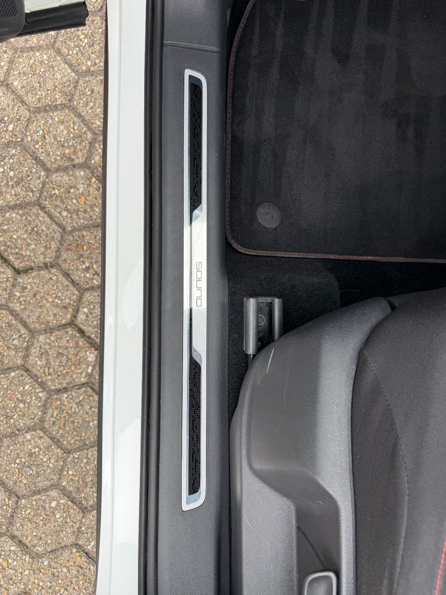 Fahrzeugabbildung Volkswagen Tiguan Sound BMT/Start-Stopp DSG Automatik