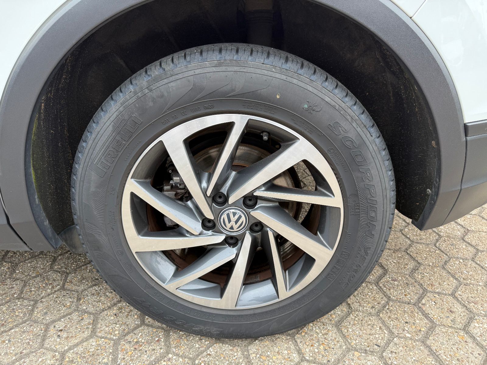 Fahrzeugabbildung Volkswagen Tiguan Sound BMT/Start-Stopp DSG Automatik
