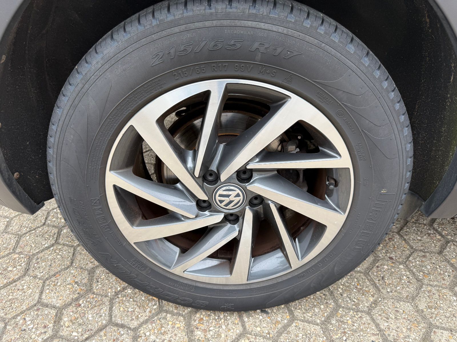 Fahrzeugabbildung Volkswagen Tiguan Sound BMT/Start-Stopp DSG Automatik
