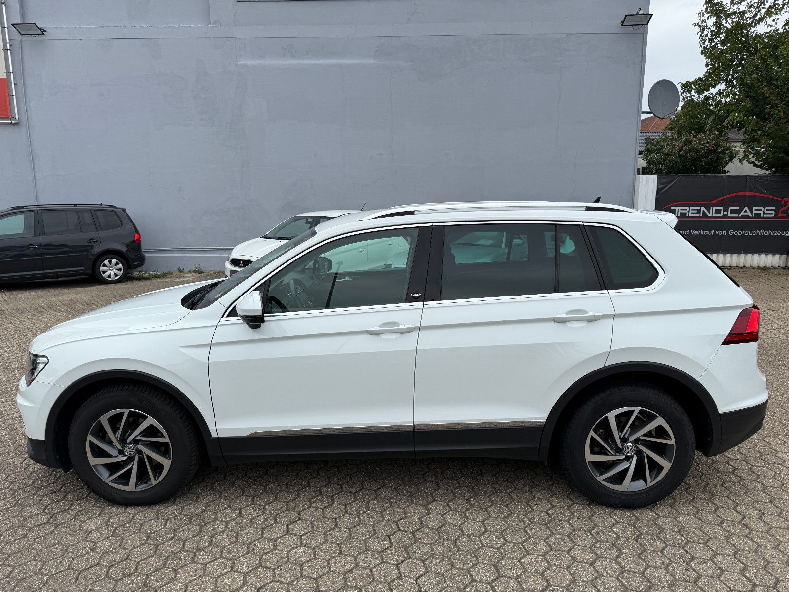 Fahrzeugabbildung Volkswagen Tiguan Sound BMT/Start-Stopp DSG Automatik