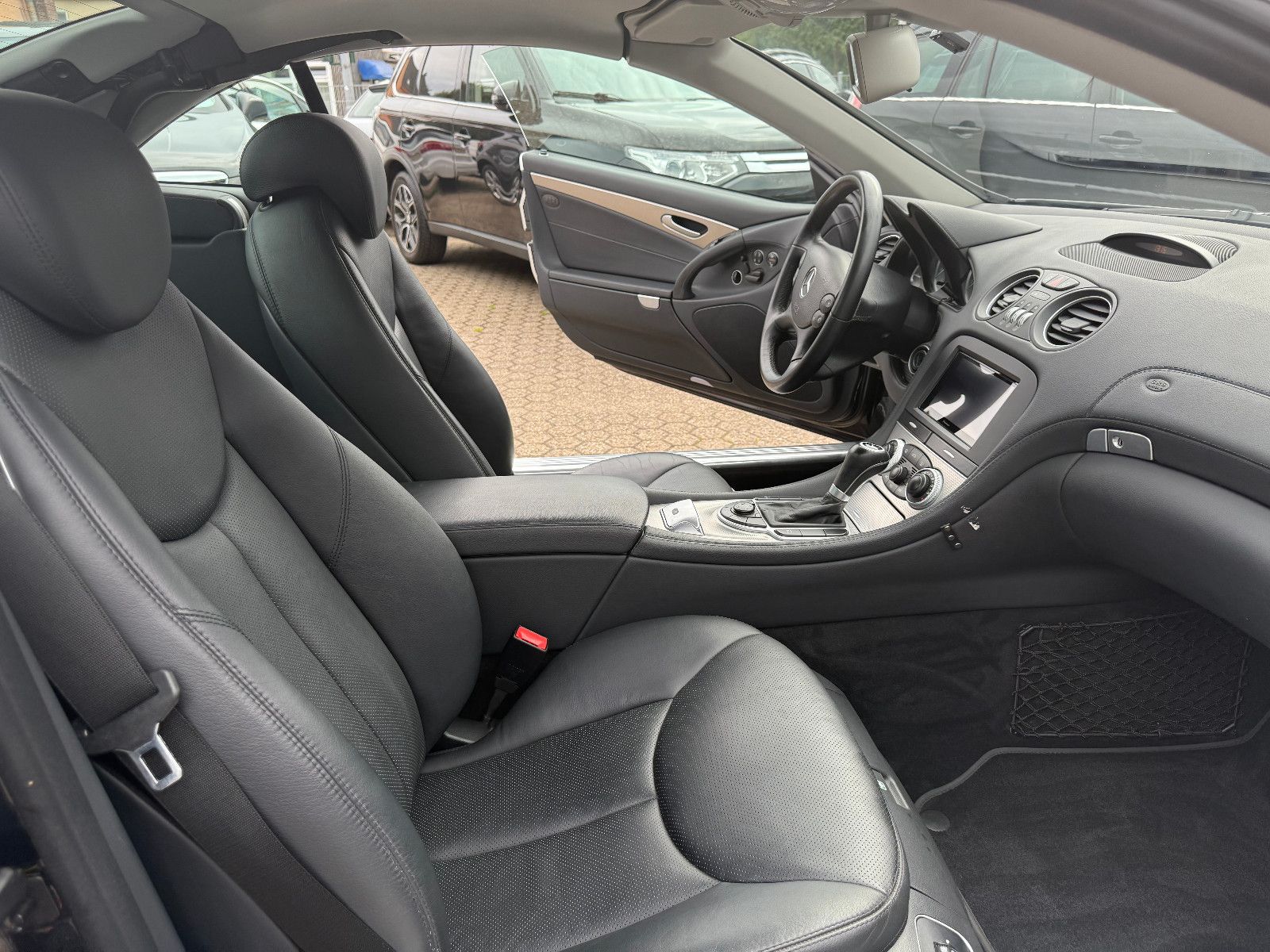 Fahrzeugabbildung Mercedes-Benz SL 350 SPORTPAKET *LEDER* DE FAHRZEUG