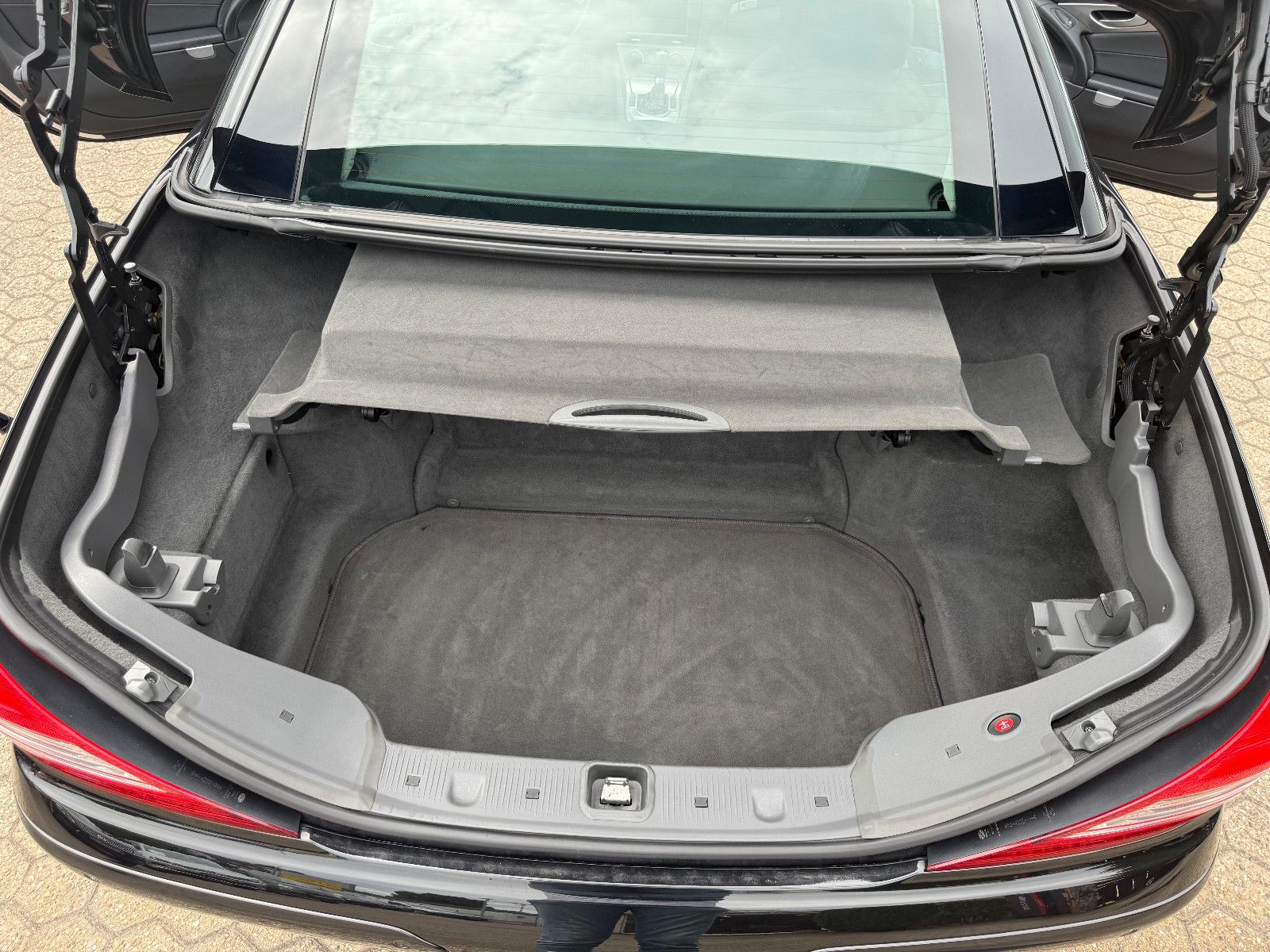 Fahrzeugabbildung Mercedes-Benz SL 350 SPORTPAKET *LEDER* DE FAHRZEUG