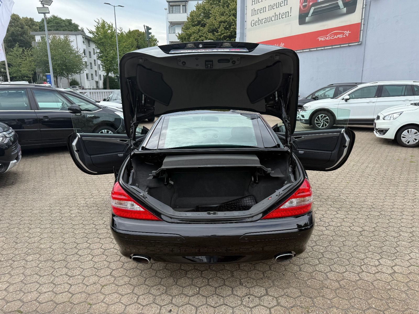 Fahrzeugabbildung Mercedes-Benz SL 350 SPORTPAKET *LEDER* DE FAHRZEUG