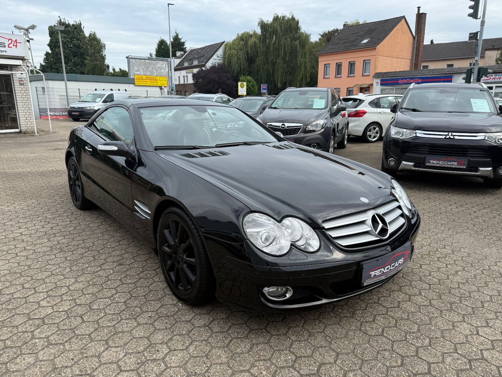 Fahrzeugabbildung Mercedes-Benz SL 350 SPORTPAKET *LEDER* DE FAHRZEUG