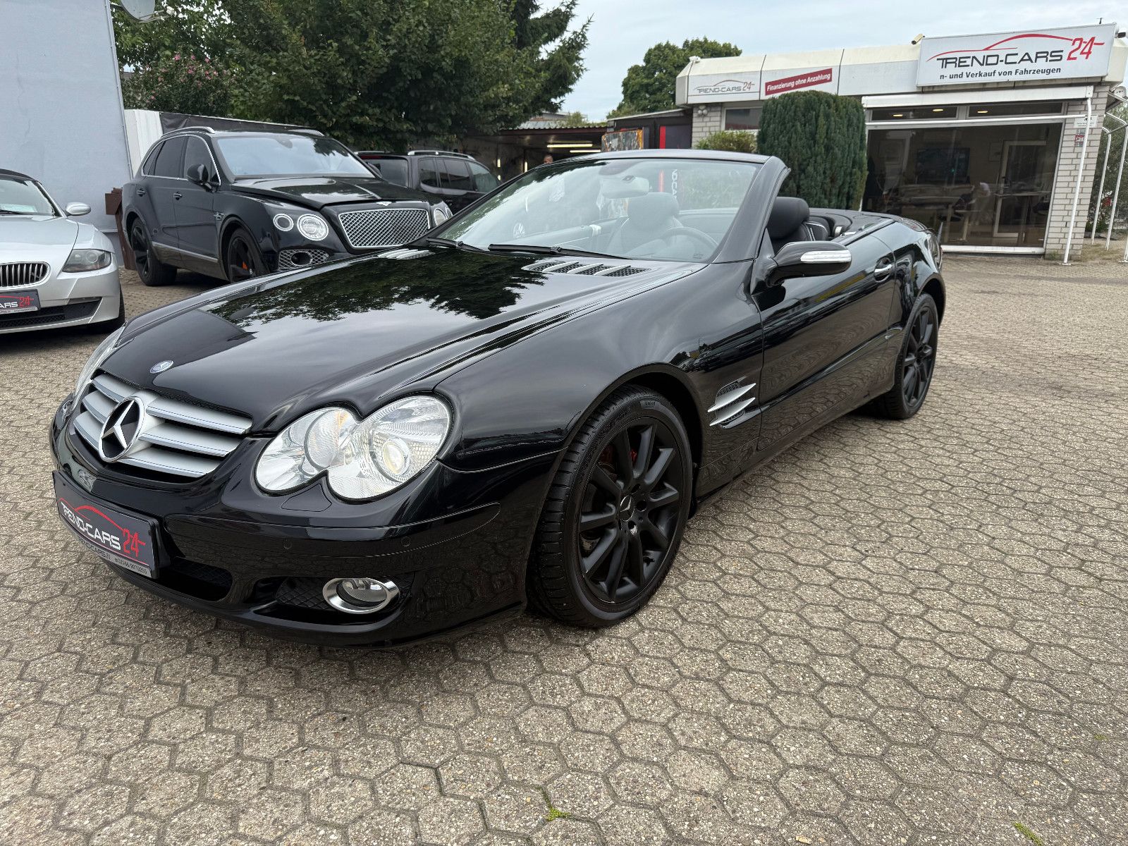 Fahrzeugabbildung Mercedes-Benz SL 350 SPORTPAKET *LEDER* DE FAHRZEUG