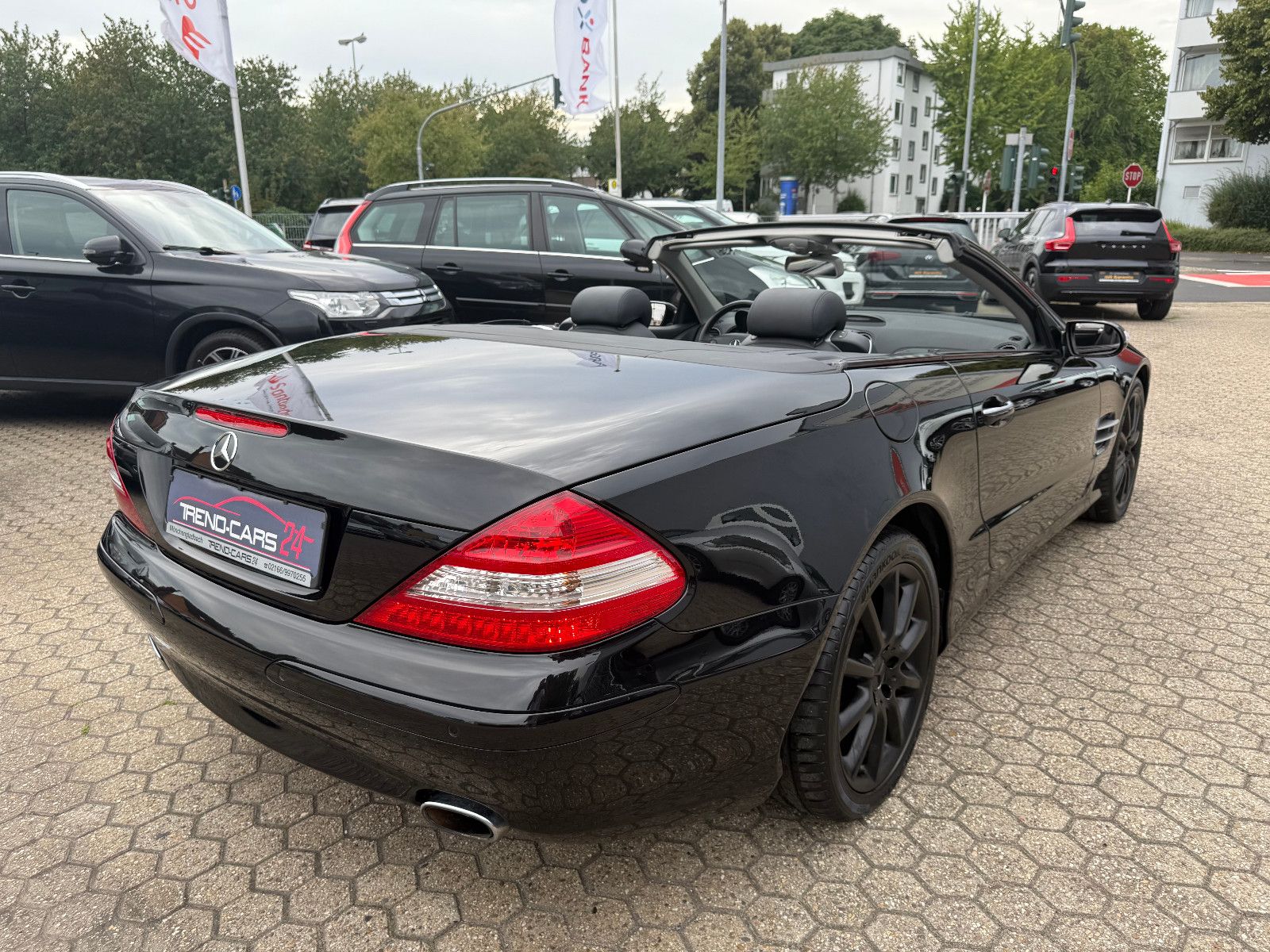 Fahrzeugabbildung Mercedes-Benz SL 350 SPORTPAKET *LEDER* DE FAHRZEUG
