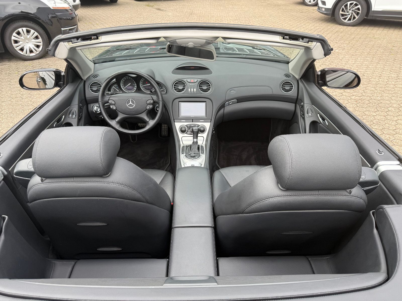Fahrzeugabbildung Mercedes-Benz SL 350 SPORTPAKET *LEDER* DE FAHRZEUG