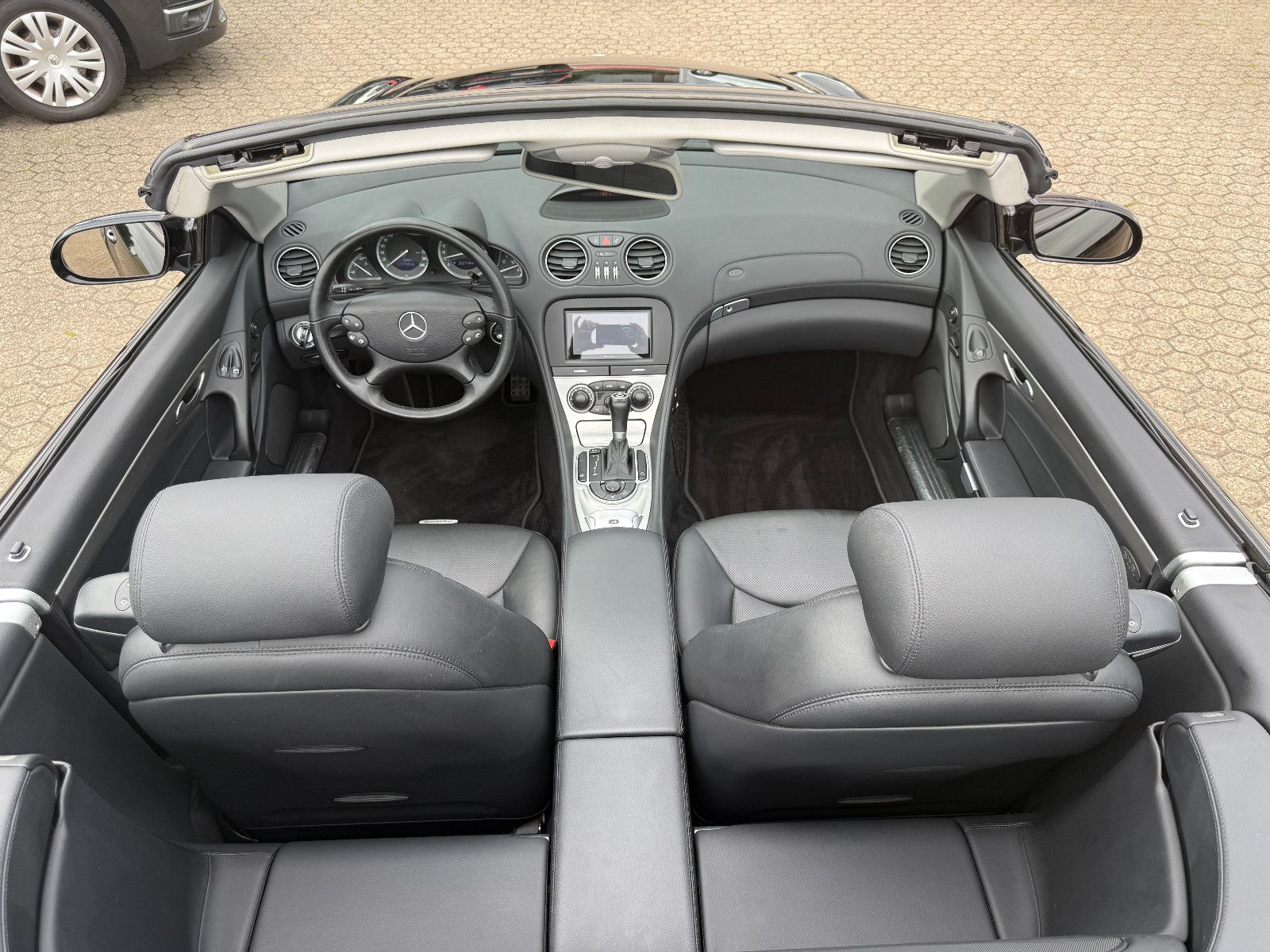 Fahrzeugabbildung Mercedes-Benz SL 350 SPORTPAKET *LEDER* DE FAHRZEUG