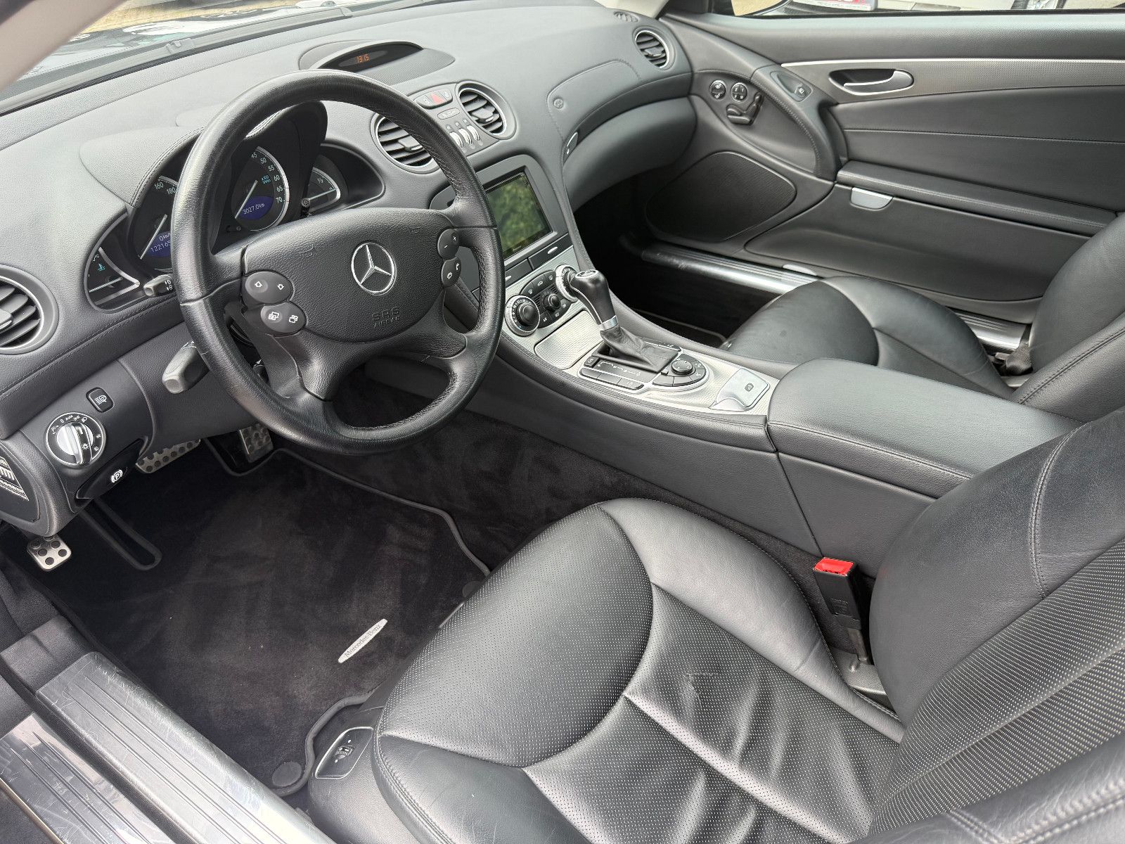 Fahrzeugabbildung Mercedes-Benz SL 350 SPORTPAKET *LEDER* DE FAHRZEUG