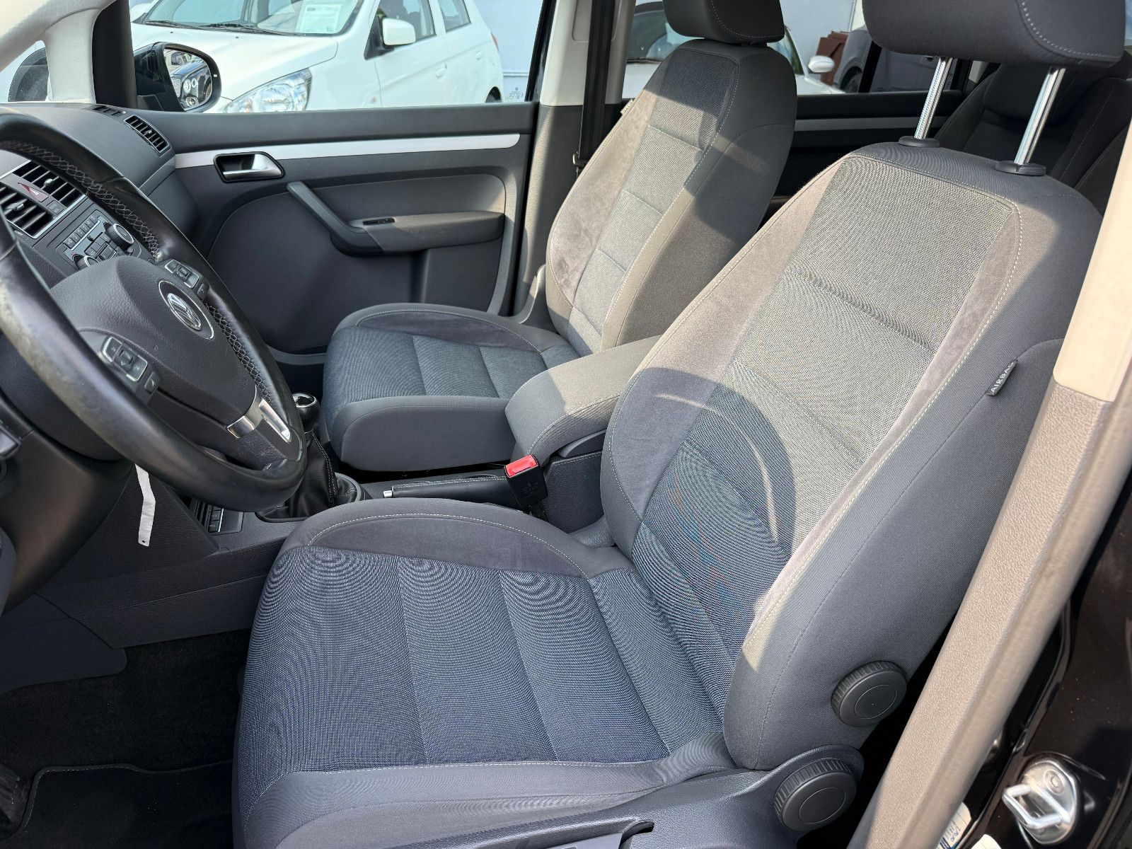 Fahrzeugabbildung Volkswagen Touran Style BMT*Tempomat*Navi*7 Sitzer*