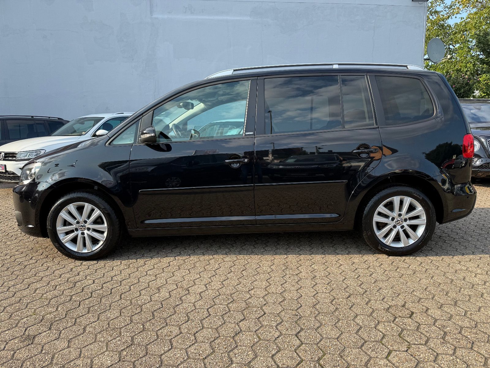 Fahrzeugabbildung Volkswagen Touran Style BMT*Tempomat*Navi*7 Sitzer*