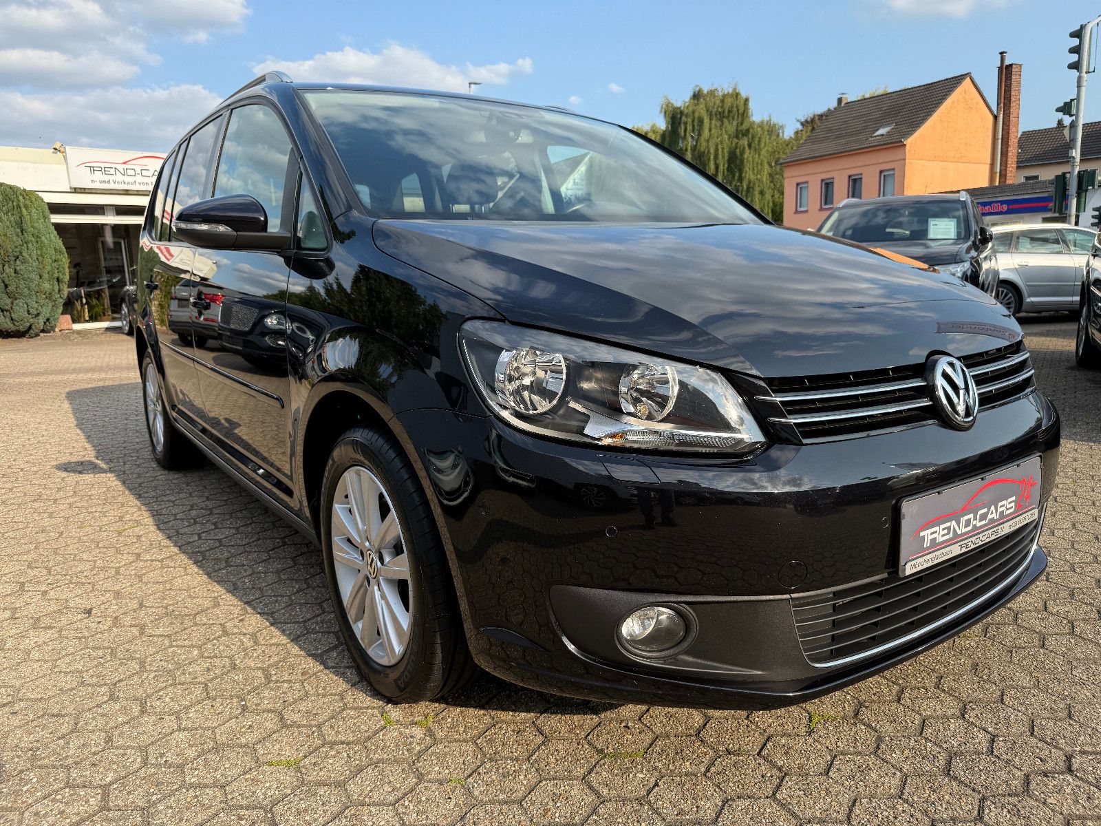 Fahrzeugabbildung Volkswagen Touran Style BMT*Tempomat*Navi*7 Sitzer*