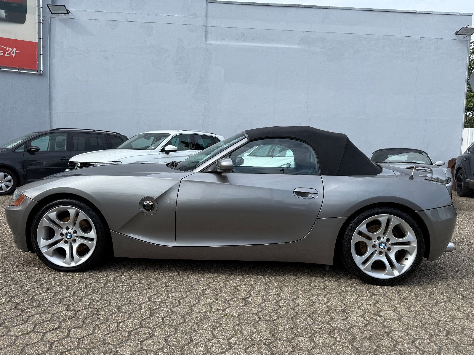 Fahrzeugabbildung BMW Z4 Baureihe Z4 Roadster 3.0i