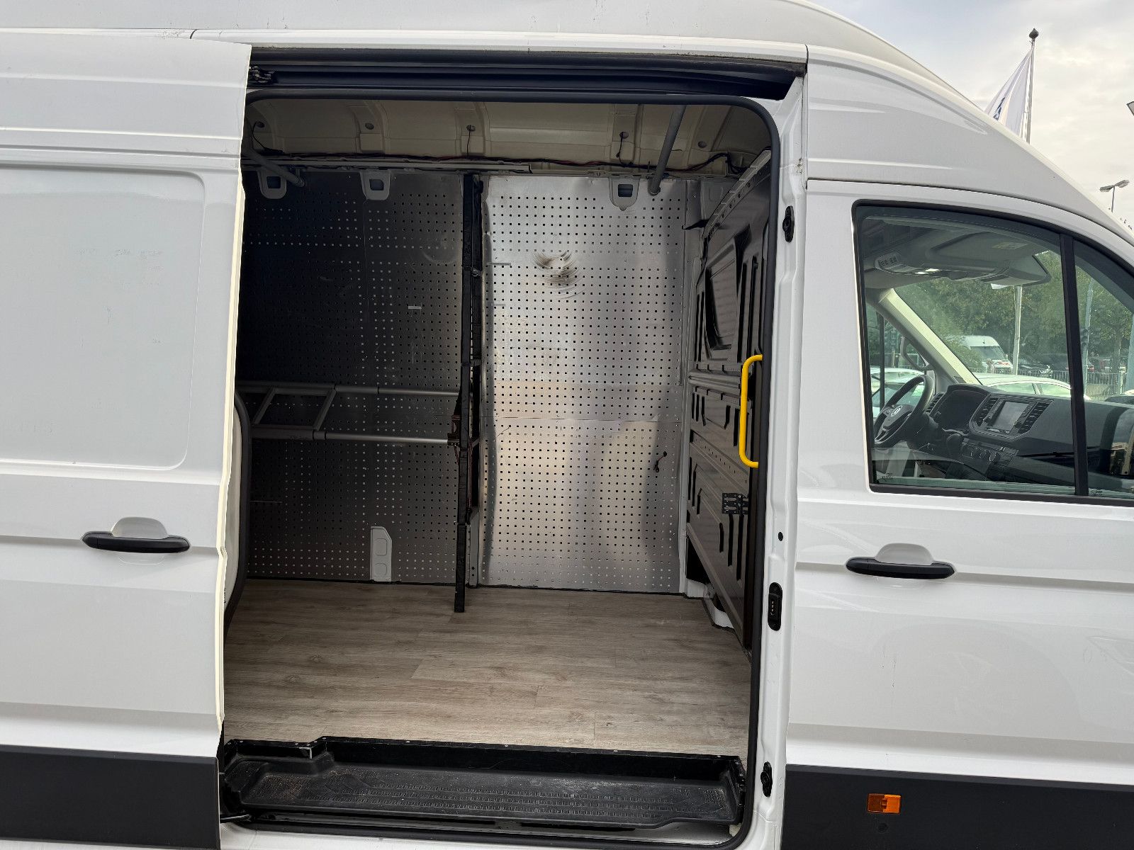 Fahrzeugabbildung Volkswagen Crafter Kasten 35 lang plus Superhochdach L5H4
