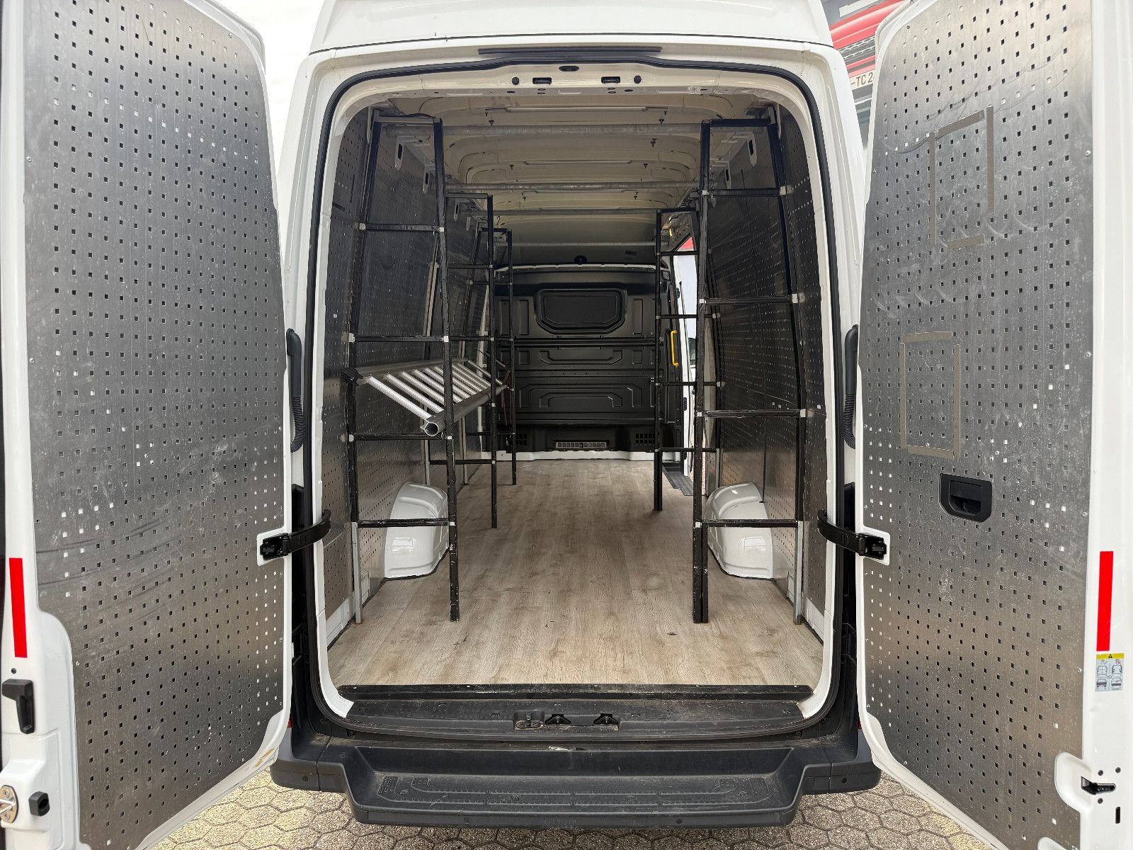 Fahrzeugabbildung Volkswagen Crafter Kasten 35 lang plus Superhochdach L5H4