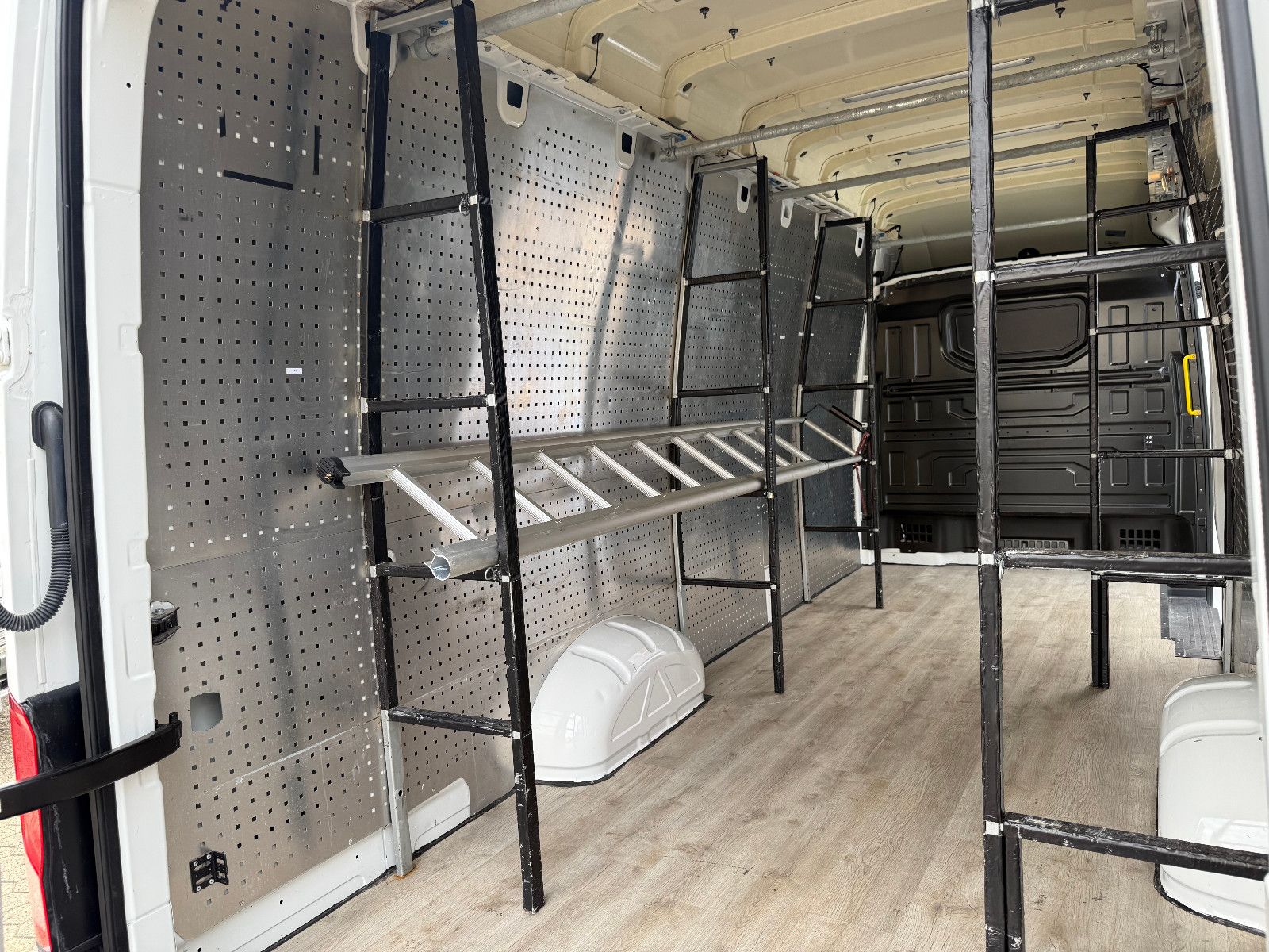 Fahrzeugabbildung Volkswagen Crafter Kasten 35 lang plus Superhochdach L5H4