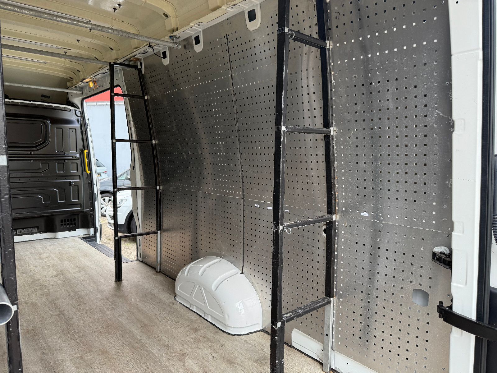Fahrzeugabbildung Volkswagen Crafter Kasten 35 lang plus Superhochdach L5H4
