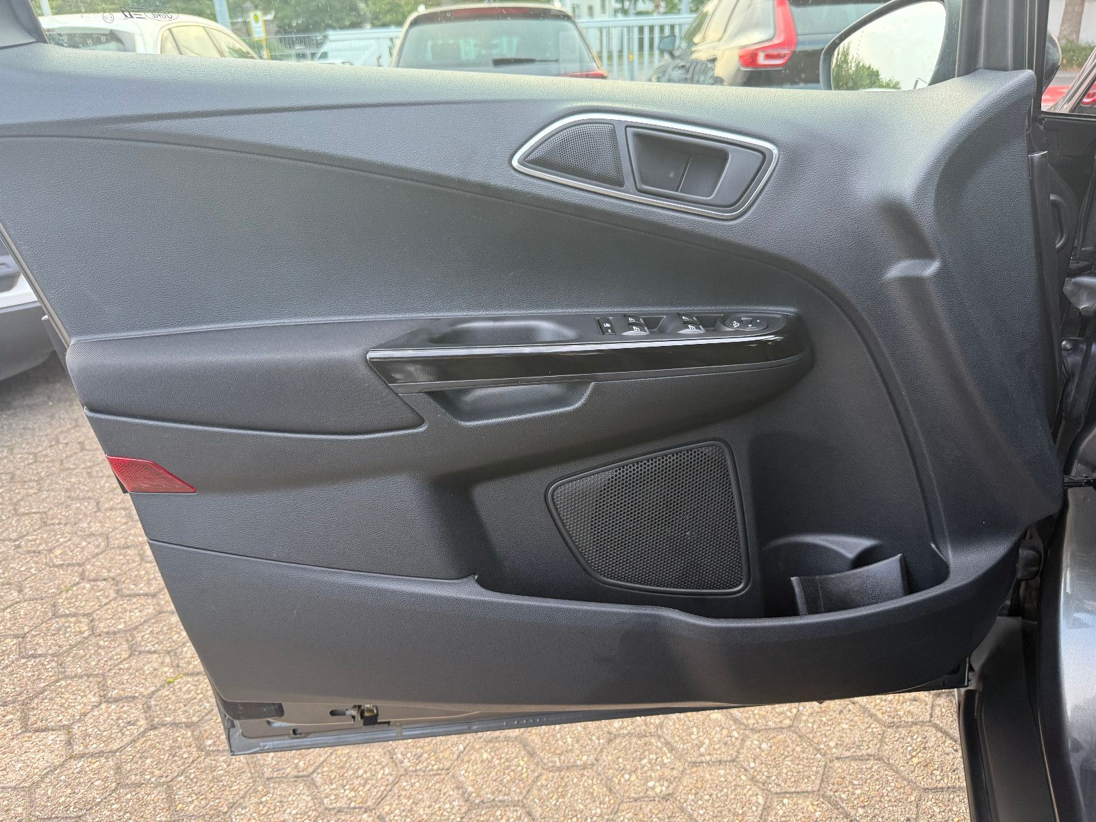 Fahrzeugabbildung Ford B-Max B-MAX Titanium