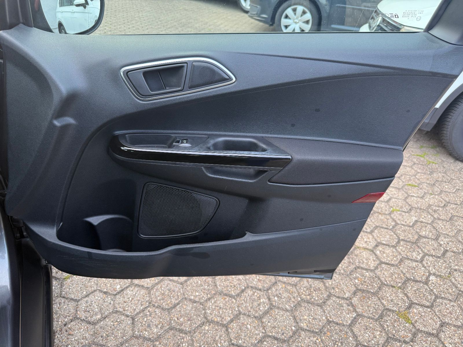Fahrzeugabbildung Ford B-Max B-MAX Titanium