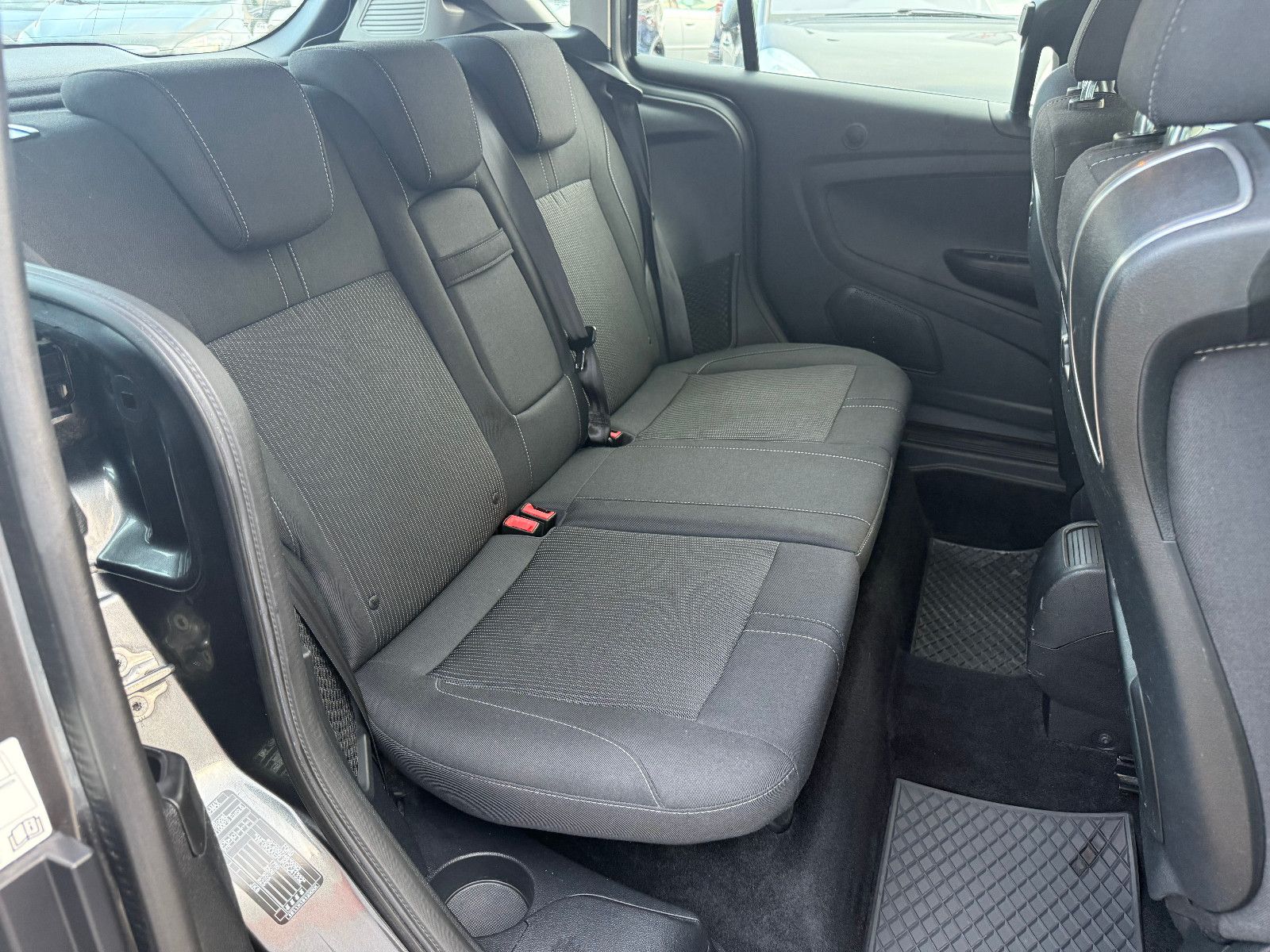 Fahrzeugabbildung Ford B-Max B-MAX Titanium
