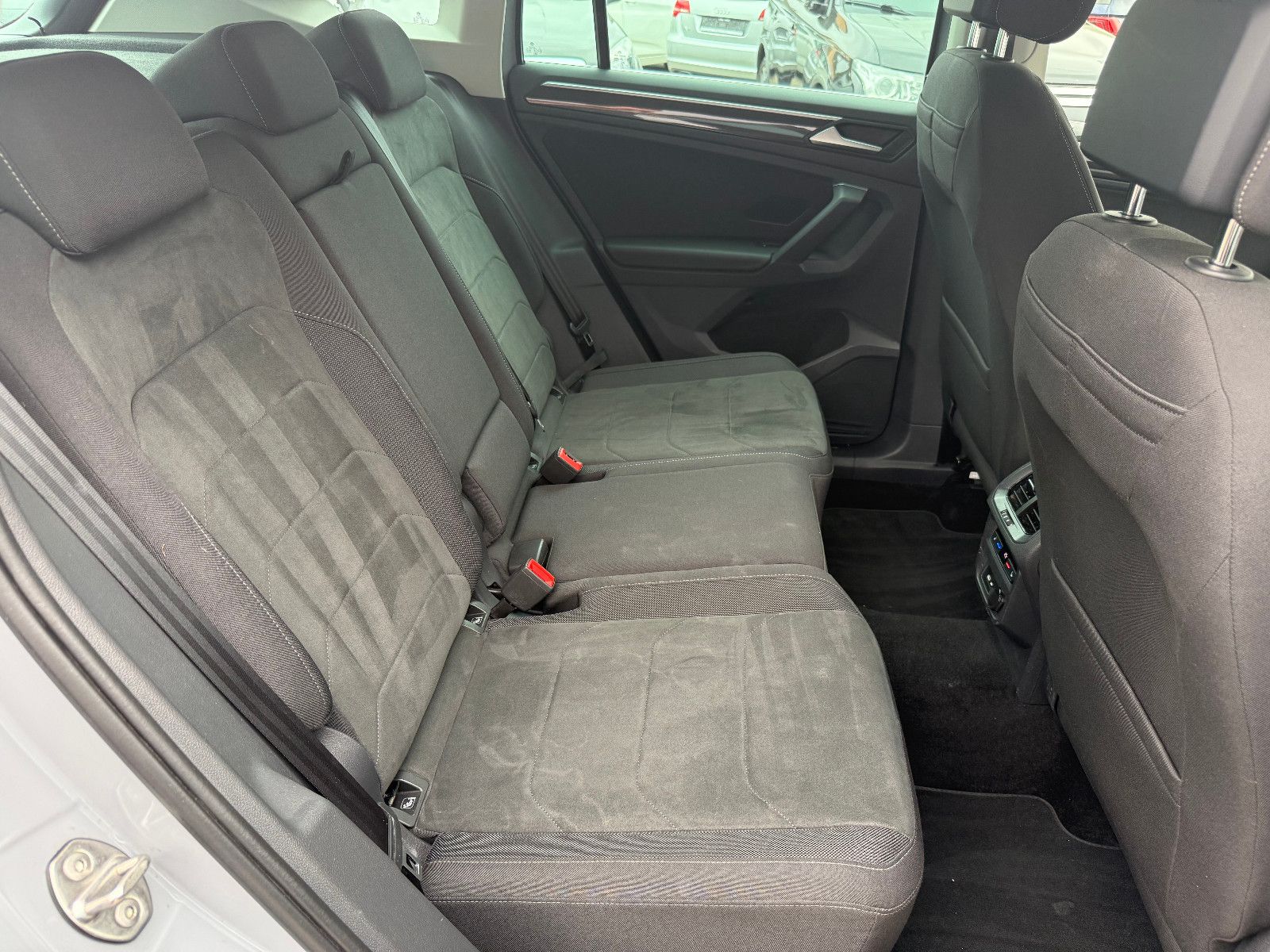 Fahrzeugabbildung Volkswagen Tiguan Elegance*ACC*SH*Lenkradheizung*AHK*