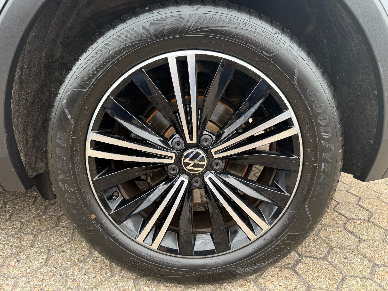 Fahrzeugabbildung Volkswagen Tiguan Elegance*ACC*SH*Lenkradheizung*AHK*