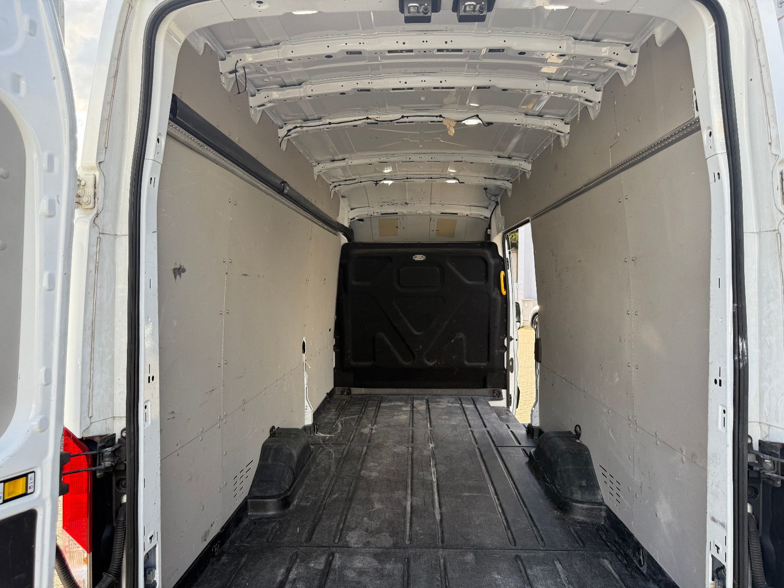Fahrzeugabbildung Ford Transit Kasten 350 Trend  L4 H3 DPD