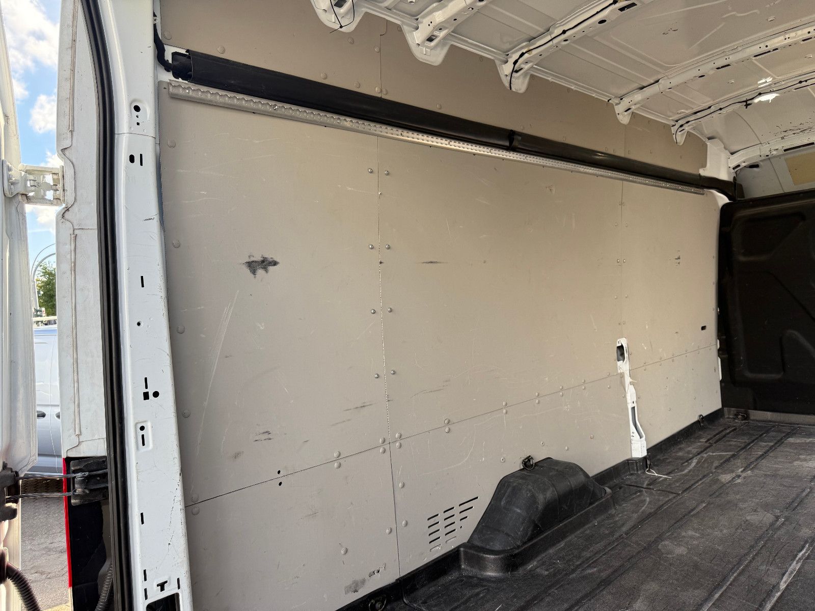 Fahrzeugabbildung Ford Transit Kasten 350 Trend  L4 H3 DPD
