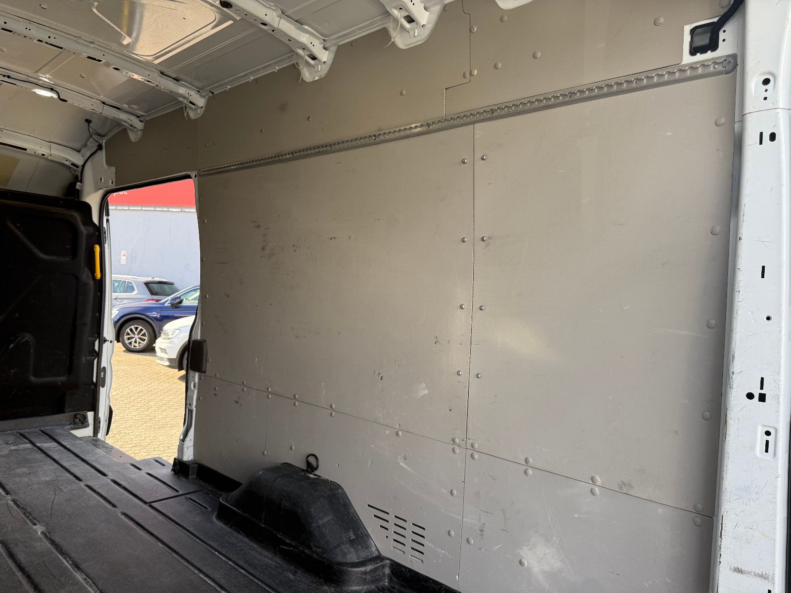 Fahrzeugabbildung Ford Transit Kasten 350 Trend  L4 H3 DPD