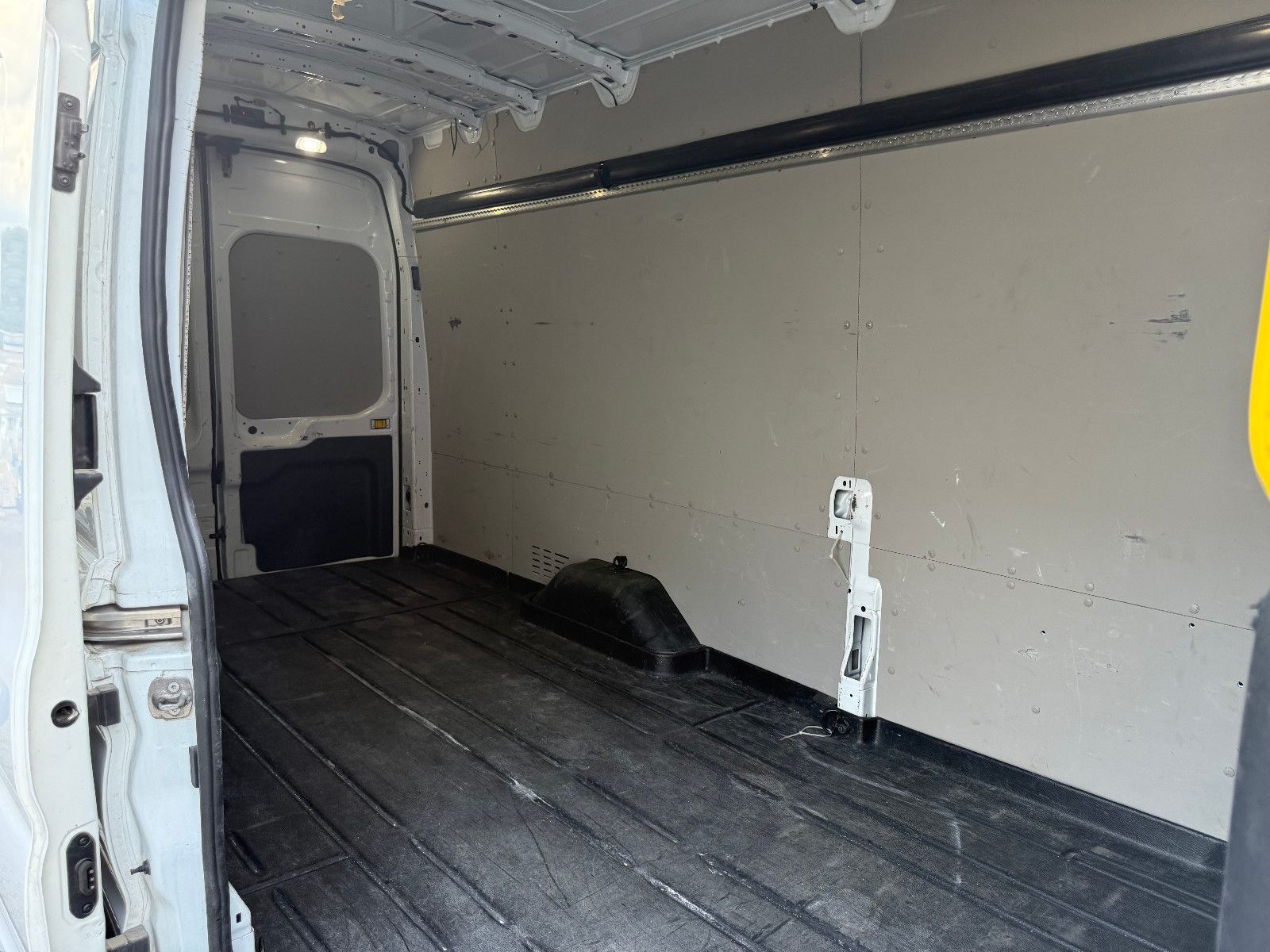Fahrzeugabbildung Ford Transit Kasten 350 Trend  L4 H3 DPD