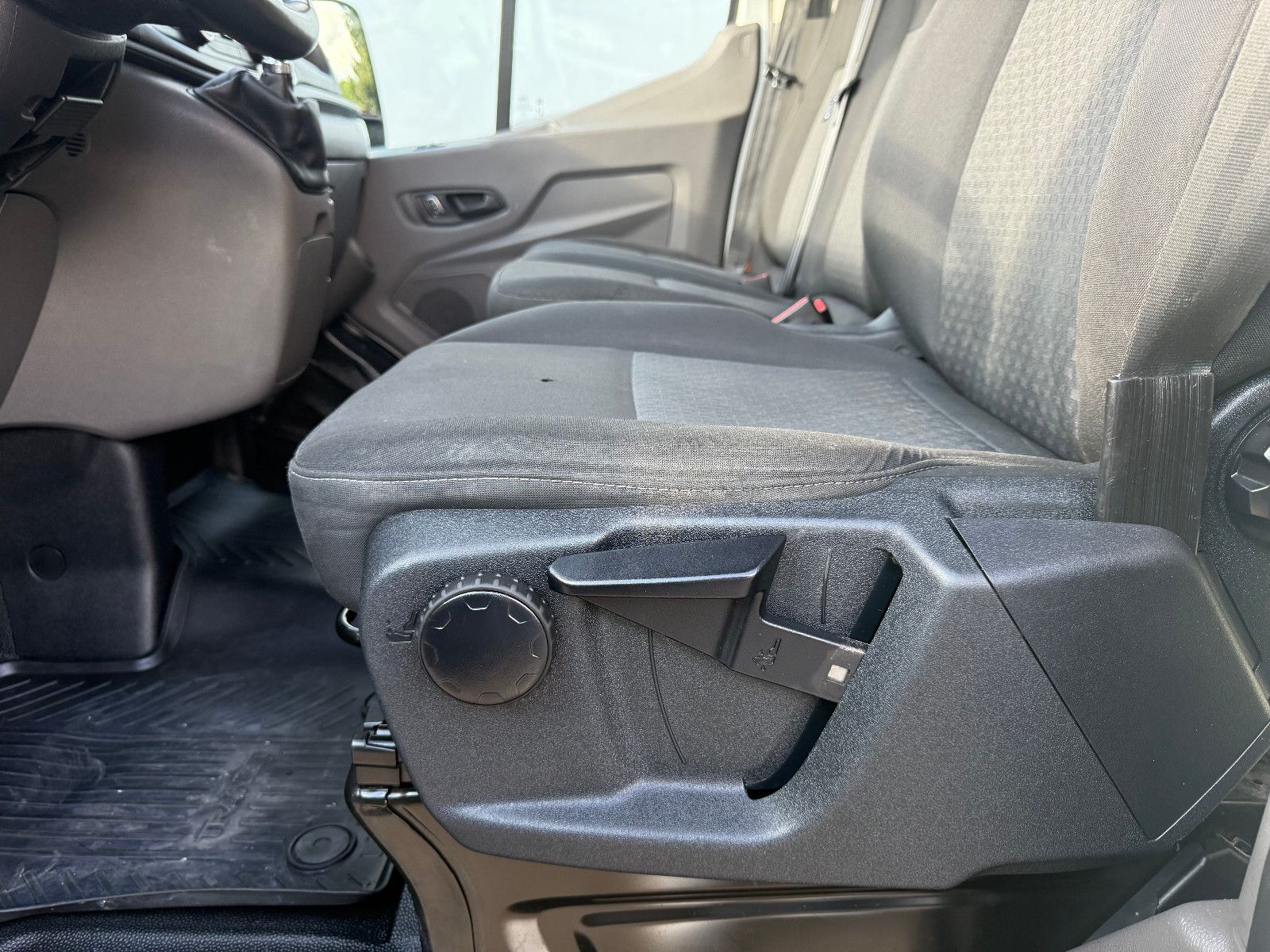Fahrzeugabbildung Ford Transit Kasten 350 Trend  L4 H3 DPD