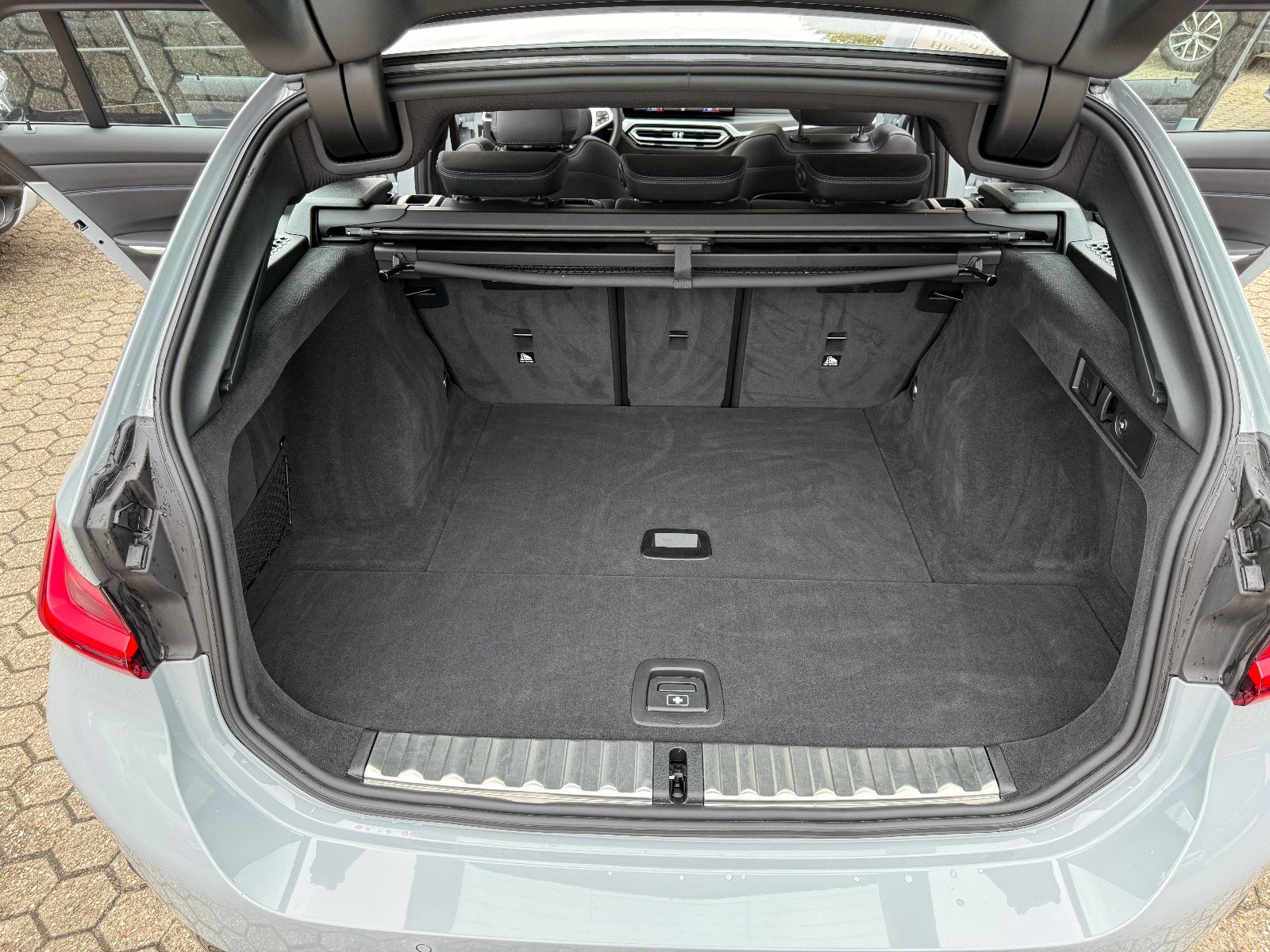 Fahrzeugabbildung BMW 318 Baureihe 3 Touring 318 i M Sport