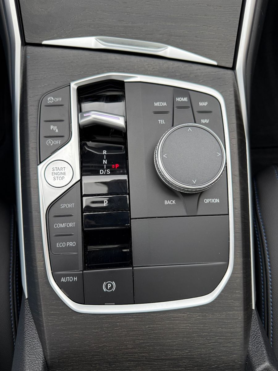 Fahrzeugabbildung BMW 318 Baureihe 3 Touring 318 i M Sport