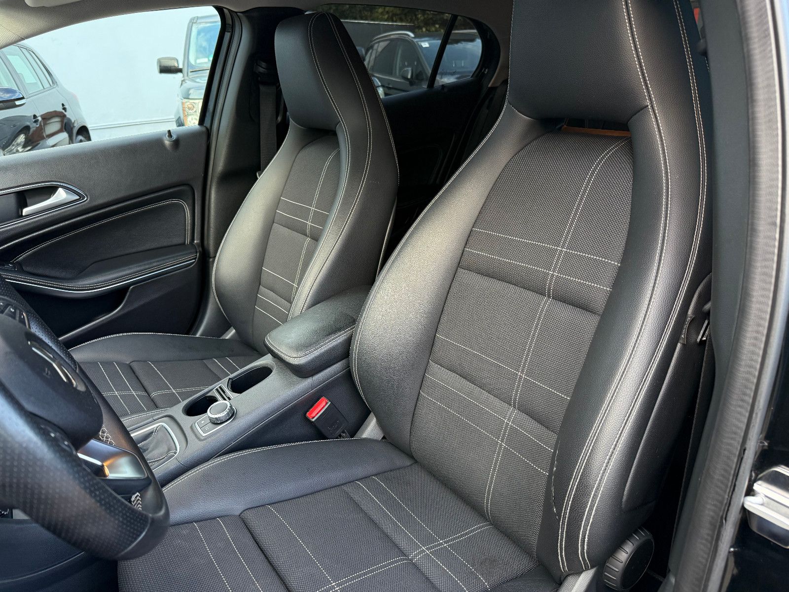 Fahrzeugabbildung Mercedes-Benz GLA 180 Urban*AHK*Tempomat*Klima*