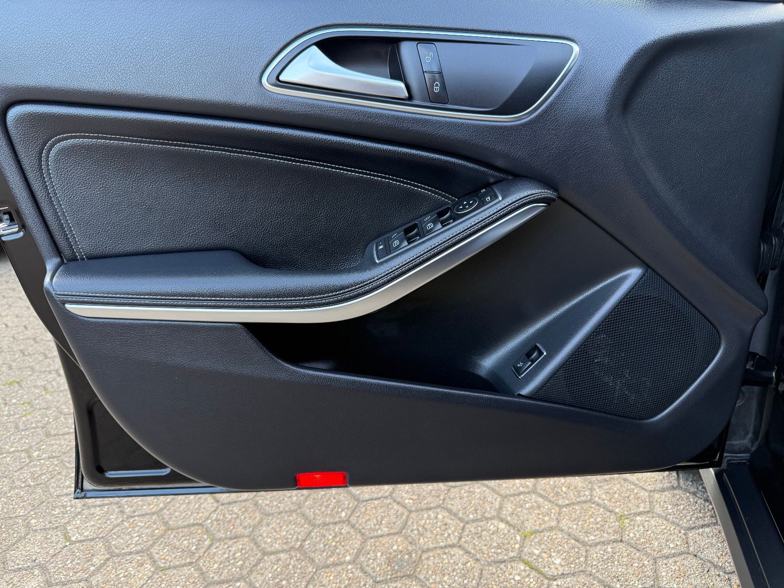 Fahrzeugabbildung Mercedes-Benz GLA 180 Urban*AHK*Tempomat*Klima*