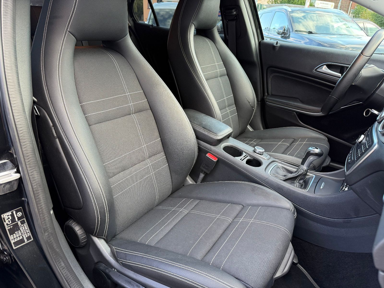 Fahrzeugabbildung Mercedes-Benz GLA 180 Urban*AHK*Tempomat*Klima*