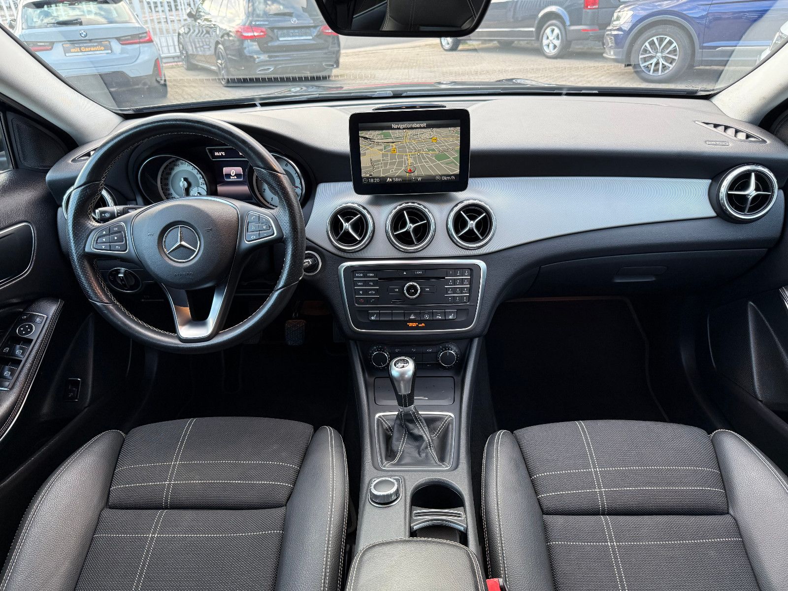 Fahrzeugabbildung Mercedes-Benz GLA 180 Urban*AHK*Tempomat*Klima*