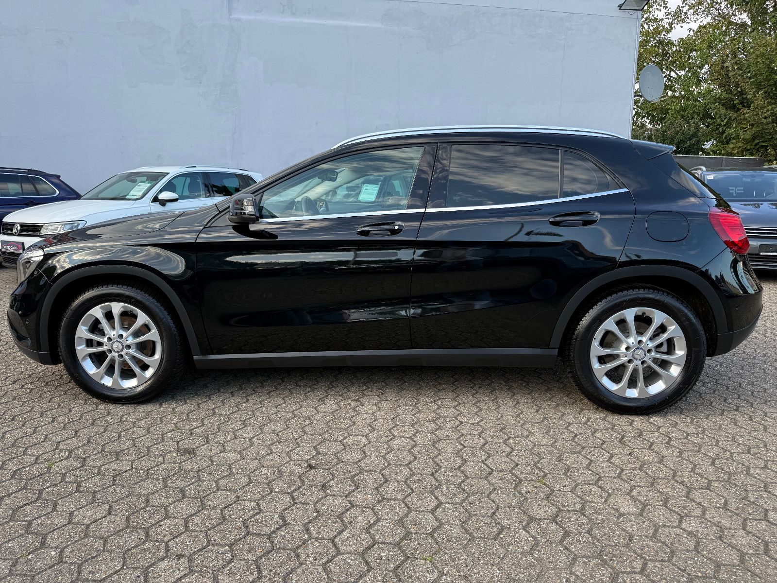 Fahrzeugabbildung Mercedes-Benz GLA 180 Urban*AHK*Tempomat*Klima*