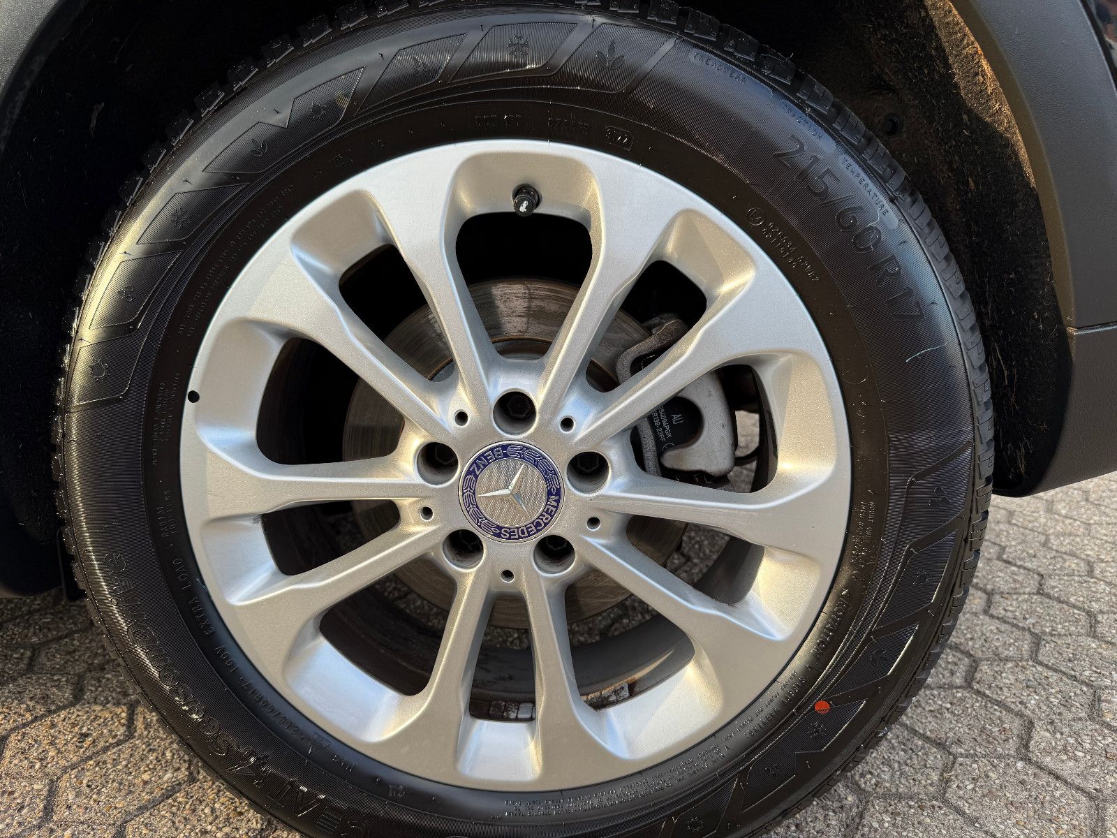 Fahrzeugabbildung Mercedes-Benz GLA 180 Urban*AHK*Tempomat*Klima*