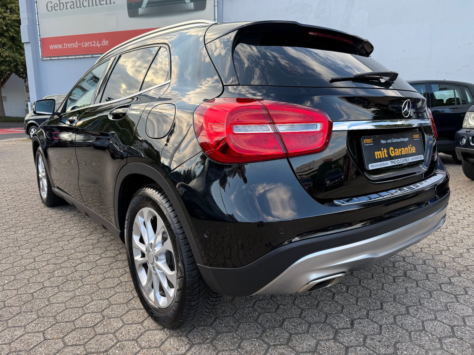 Fahrzeugabbildung Mercedes-Benz GLA 180 Urban*AHK*Tempomat*Klima*