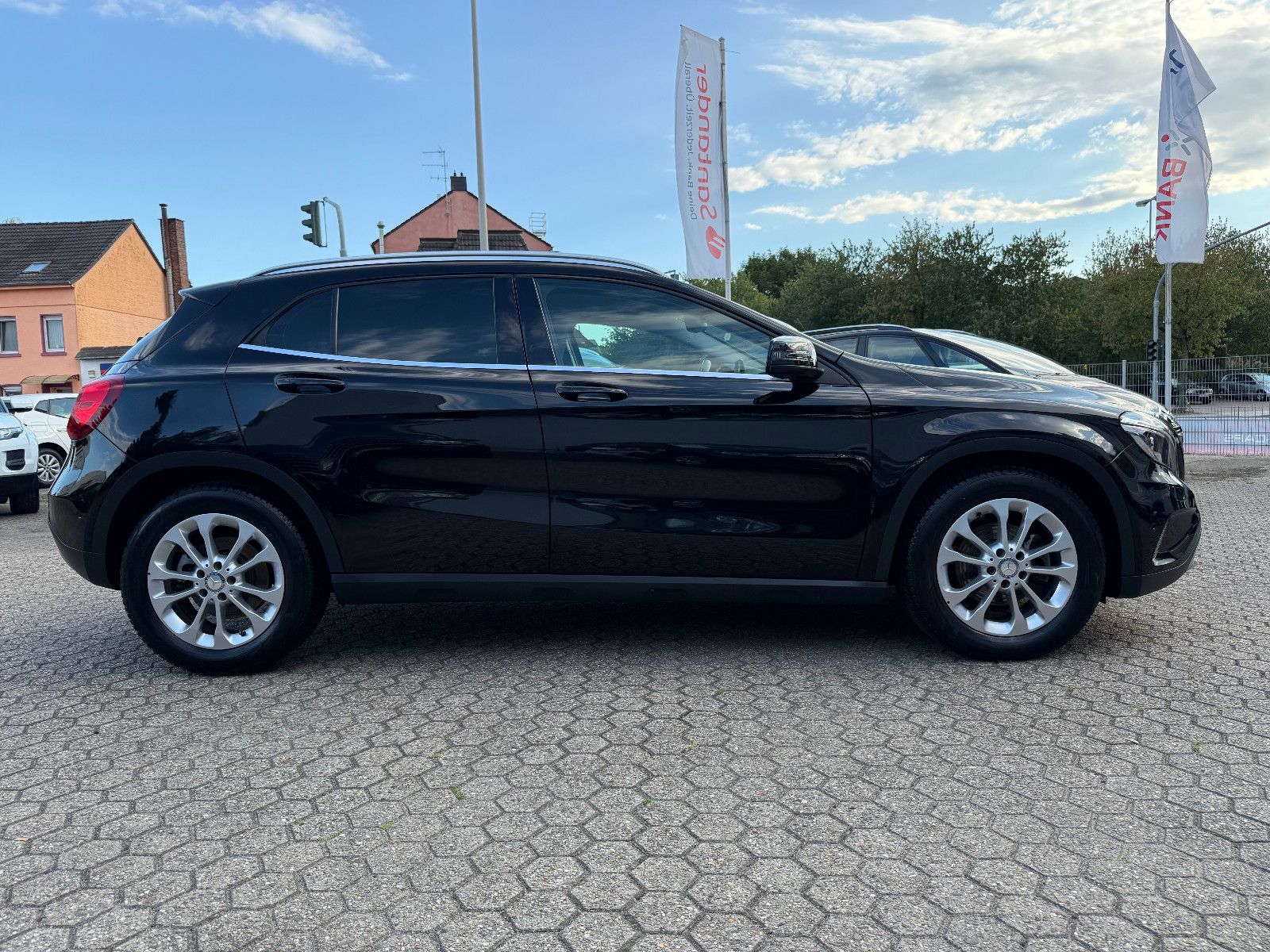 Fahrzeugabbildung Mercedes-Benz GLA 180 Urban*AHK*Tempomat*Klima*